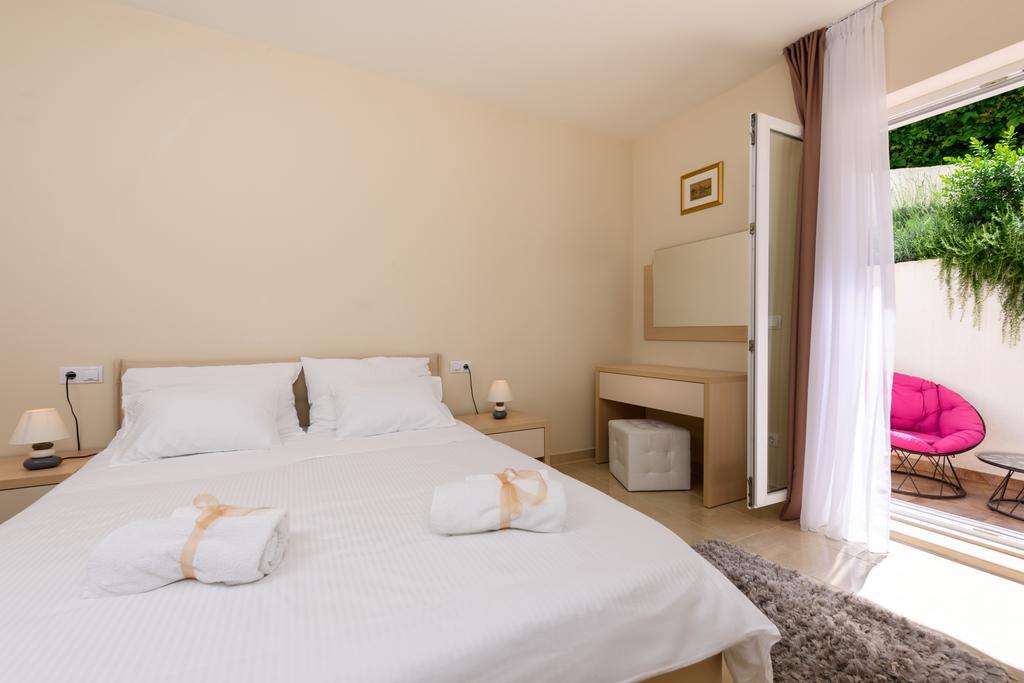 Apartments Domani Omis Exterior photo